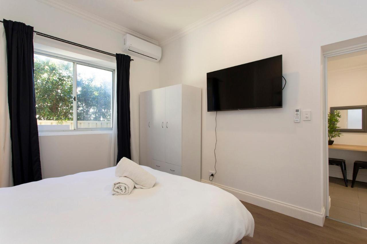 Dingo At White Gum Lodge Fremantle Extérieur photo