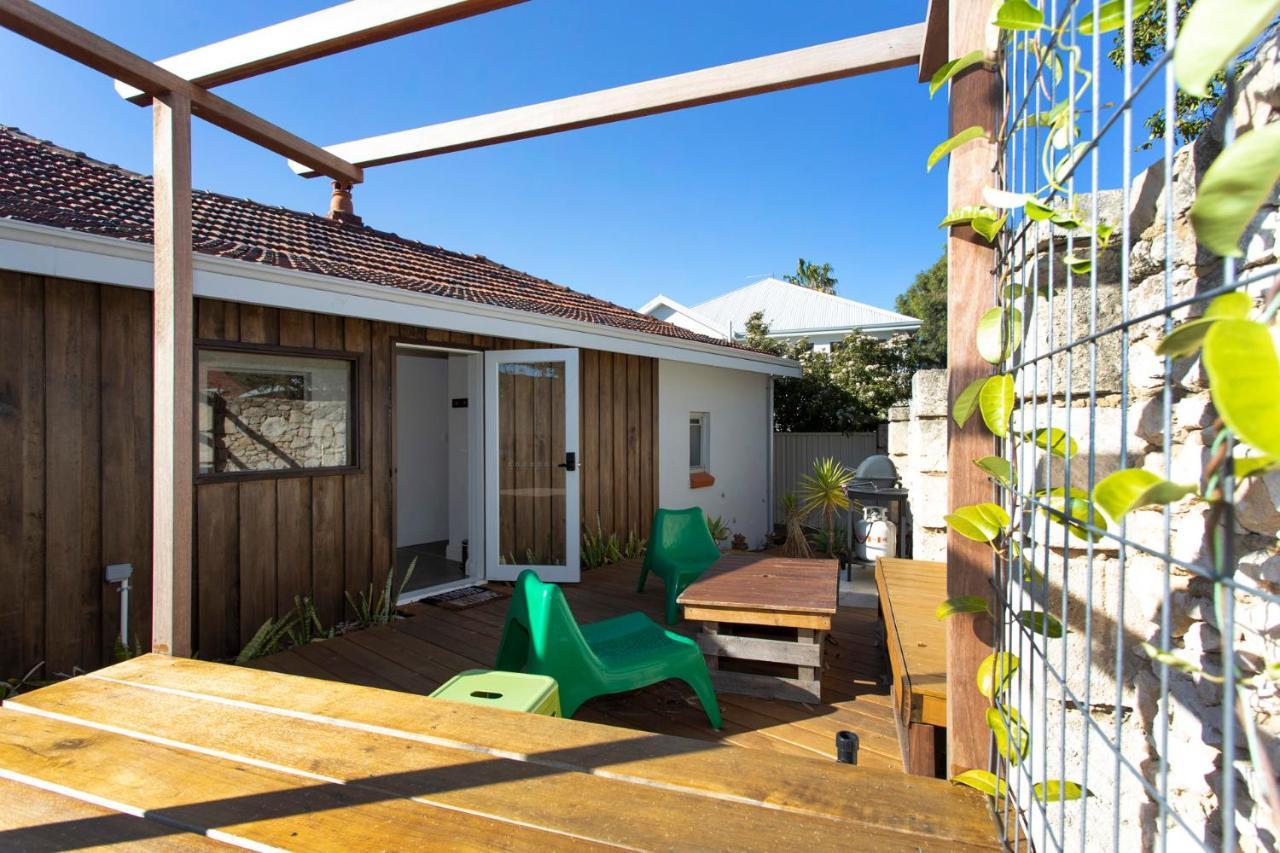 Dingo At White Gum Lodge Fremantle Extérieur photo